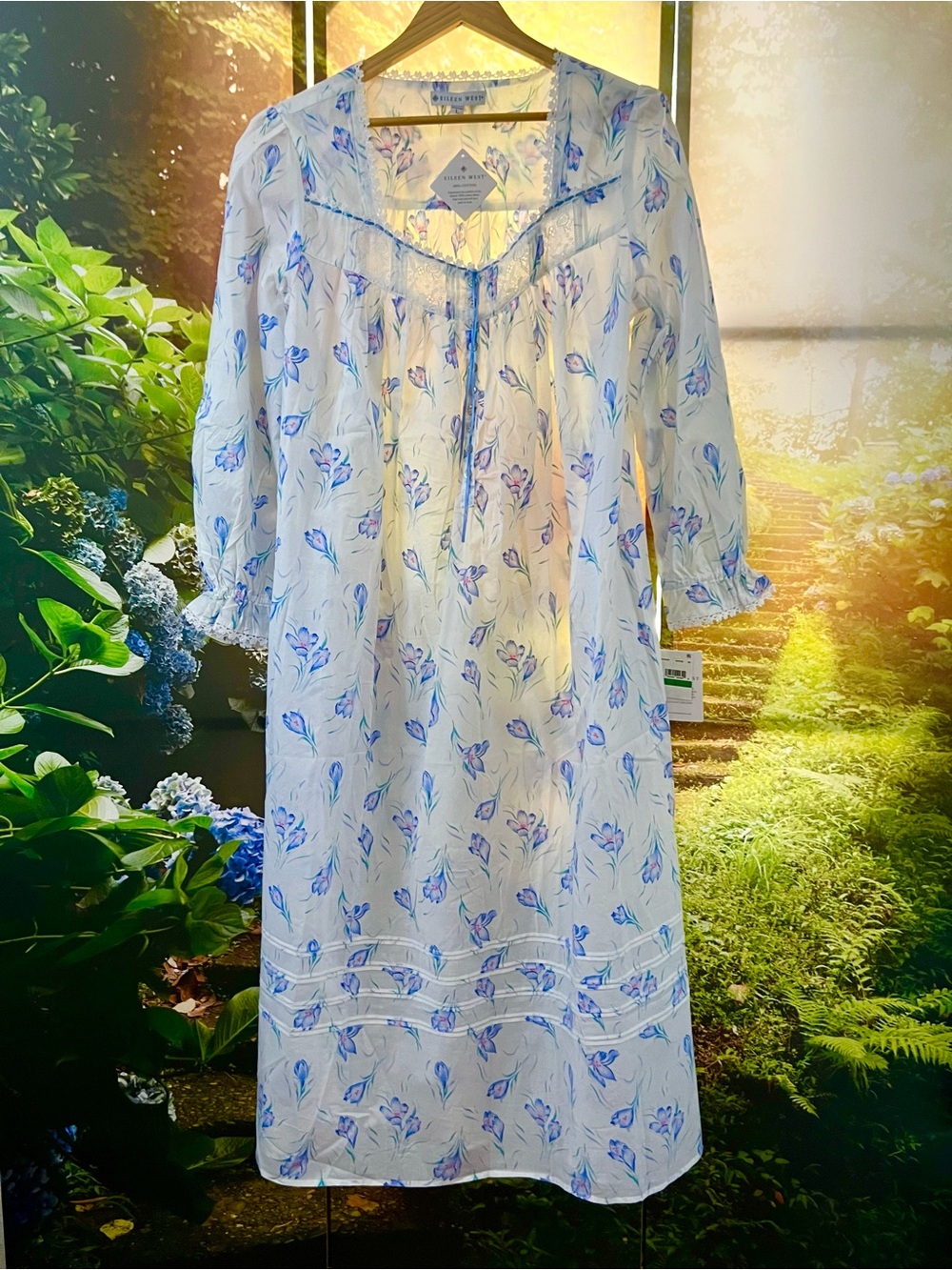 NWT Eileen West Long Sleeve
Spring Flower 100% Cotton Lawn Ballet Nightgown L